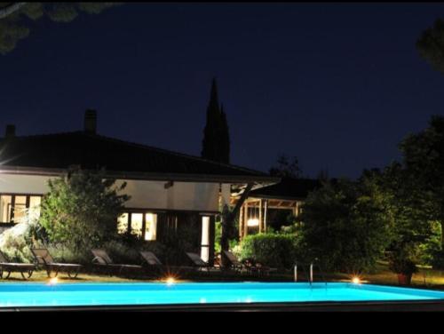 Villa Ines with pool and Jacuzzi hot tube in Терра Брачіоліні