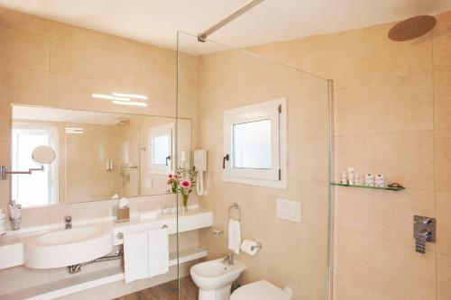 2 bedrooms, 3 beds