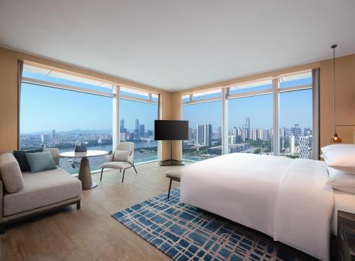 Suite, vistas al patio, vistas al rio