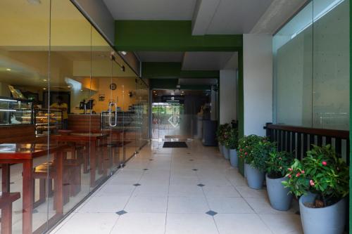 Restaurant, Thilhara Days Inn in Union Place