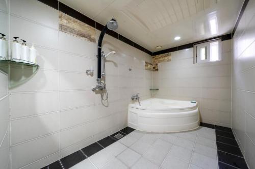 Daejeon Yongjeon I Hotel – Daejeon, FL