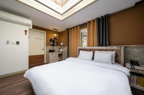 Daejeon Yongjeon I Hotel – Daejeon, FL