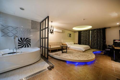 Daejeon Yongjeon I Hotel – Daejeon, FL