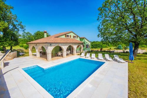 Villa Green House, a warm and beautiful pet friendly villa – khách sạn tại Gradisce