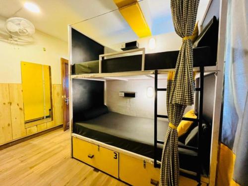 1 bunk bed