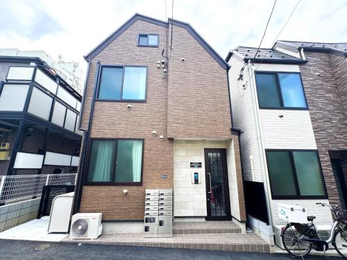 高田馬場駅徒歩5分-新宿池袋へ直通アクセス-温もりある木目調デザイン