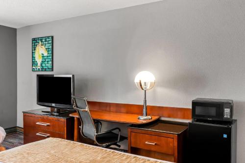 Travelodge by Wyndham Bloomington - image 10