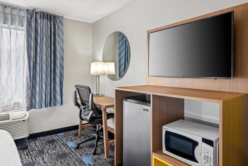 Days Inn by Wyndham Chattanooga/Hamilton Place - image 3