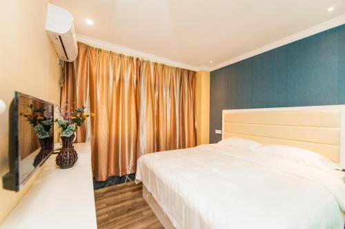 Weiyi Boutique Hotel in Hongshan Asia Commercial and Trade Area