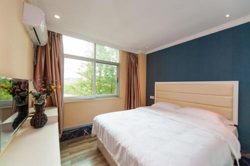 Weiyi Boutique Hotel in Hongshan Asia Commercial and Trade Area