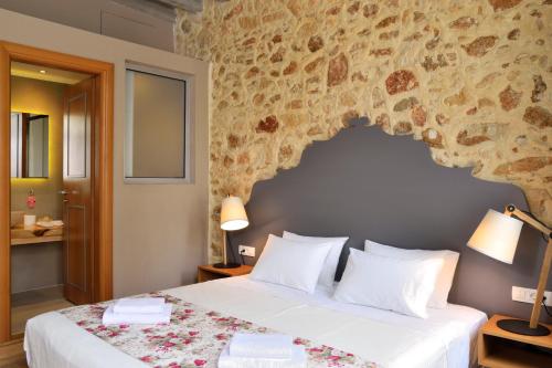 Classic Room with Balcony image 5
