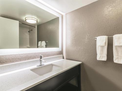 La Quinta by Wyndham Virginia Beach - image 4