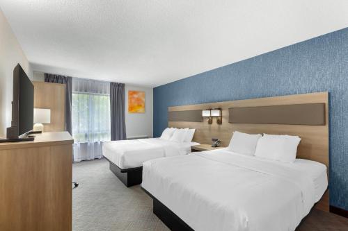 Queen Room with Two Queen Beds - Non-Smoking