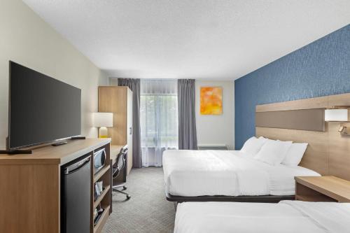 Comfort Inn St. Catharines - Tap to explore photos