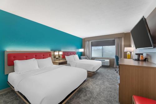 Comfort Inn & Suites - image 22