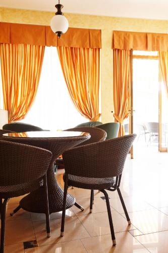 Hotel 2000 - image 11
