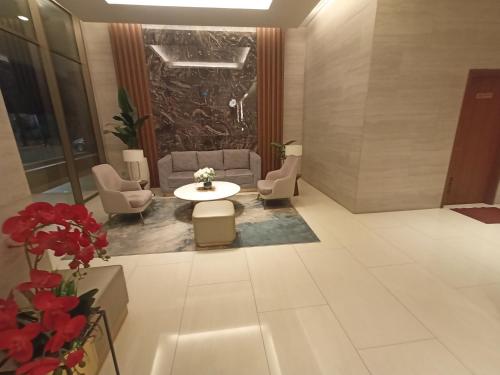 Balkons/terase, SanSan Room PGV - Apartemen Podomoro Golf View in Gunung Putri