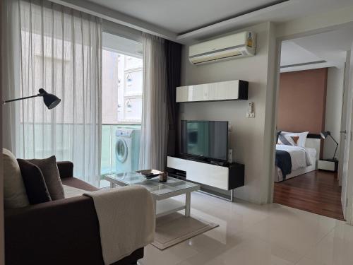 One-Bedroom Suite image 6