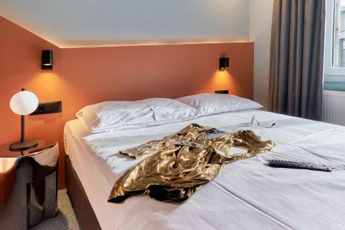 Swanky bed&breakfast - image 12