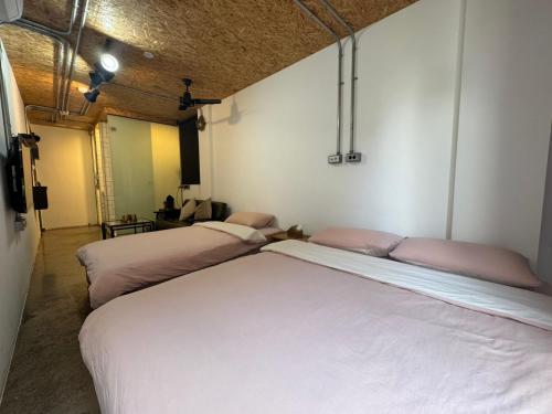 Standard Triple Room image 2