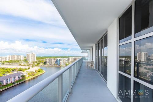 Luxury Family Rental three bedroom Hyde Beach House Resort Miami 22th floor in Hallandale Beach, USA