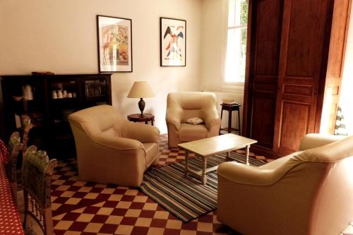 Gîte du Château des Chaînées (Gite du Chateau des Chainees) in Monampteuil