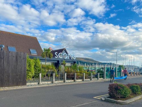A szálláshely kívülről, Largs Brisbane Cottage in Largs városközpont