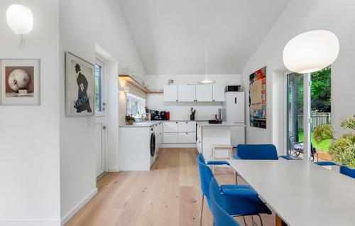 ห้องครัว, Amazing Home In Hundested With Kitchen in ฮันเดอสเทด