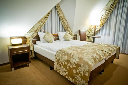 3 twin beds