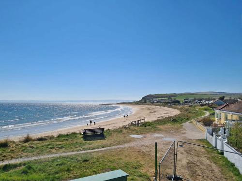 Зовнішній вигляд готелю, On The Beach-Uk7465 in Шандвік