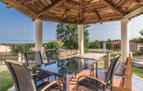 Vista exterior, Awesome Home In Porec in Radmani