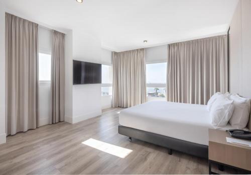 Tryp Melilla Puerto Hotel - image 2