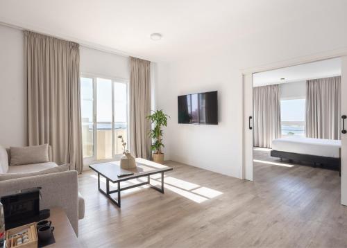 Tryp Melilla Puerto Hotel - main image