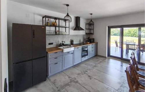 virtuve, Beautiful Home In Sveti Ivan Zabno With Sauna in Krizevci