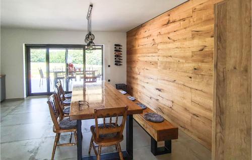 virtuve, Beautiful Home In Sveti Ivan Zabno With Sauna in Krizevci