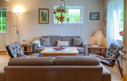 Cozy Home In Åheim With House A Panoramic View (Cozy Home In Aheim With House A Panoramic View) in Hundsnes