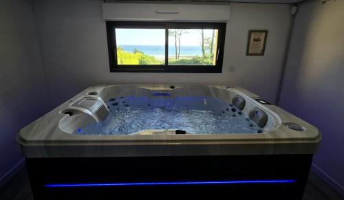 Hot tub, Maison vue mer Crozon - Jacuzzi - Sauna in Ranvedan