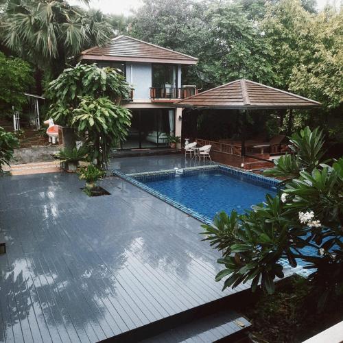 Swimming pool, The Leaf Pool Villa Resort in Muak Lek