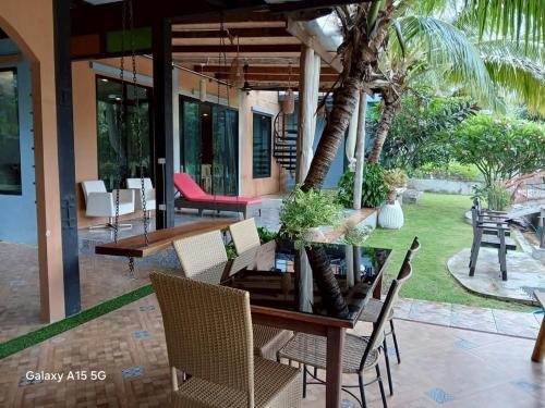 The Leaf Pool Villa Resort