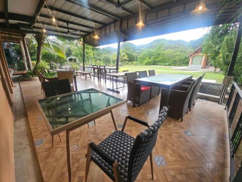 The Leaf Pool Villa Resort