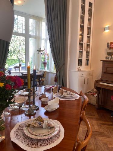 Authentic villa near Amsterdam and nature in โซซดุยเนน