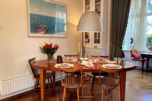 Authentic villa near Amsterdam and nature in โซซดุยเนน