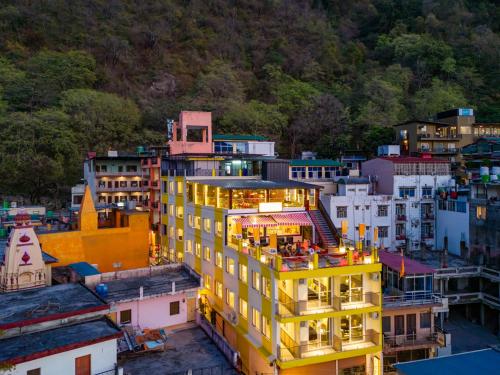 สภาพแวดล้อมโดยรอบ, The Hosteller Rishikesh, Ganges in ริชิเคช