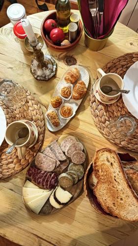 Les Magranes Bed & Breakfast in Argelaguer