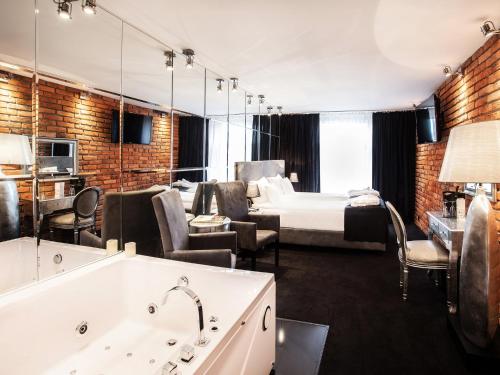 room detail thumbnail 0