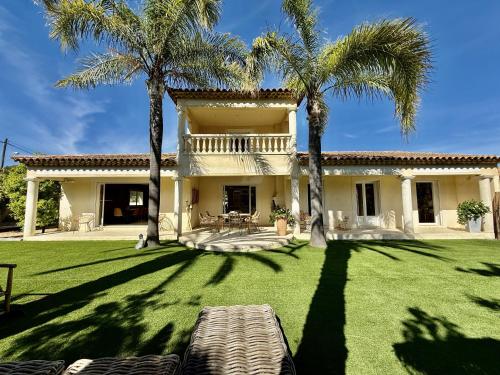 Spacious Quiet Comfortable - Independant Villa - 150m from famous Les Lecques Beach - Plenty car park - Location, gîte - Saint-Cyr-sur-Mer