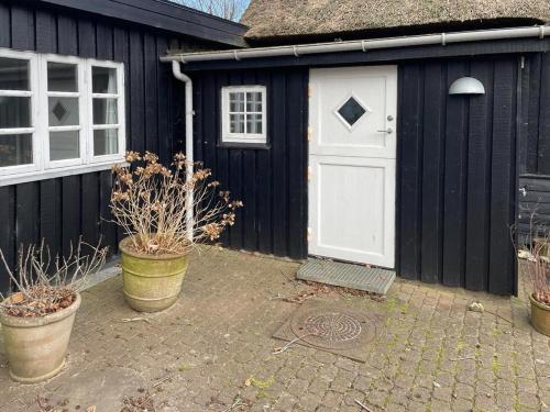 Exterior view, Thatched Wooden House With Sea View in Kelstrup