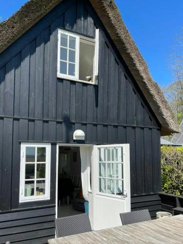 Exterior view, Thatched Wooden House With Sea View in Kelstrup