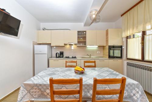 Two-Bedroom Apartment image 6