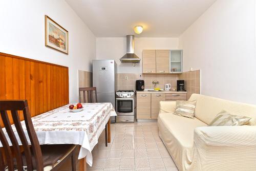 One-Bedroom Apartment image 8